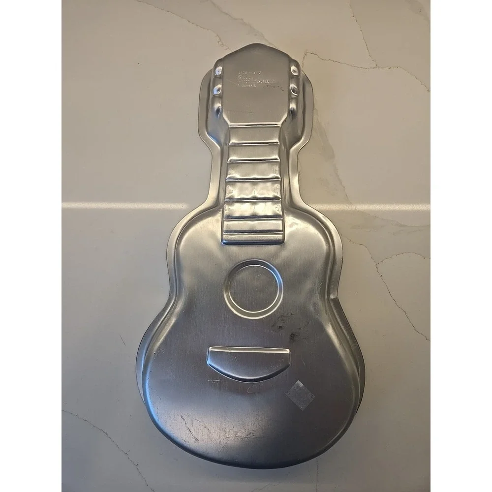 Guitar Cake Pan Wilton 2105-570 Musicians Band Music Players 18